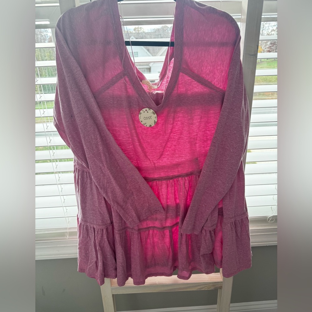 Long Flowy Top 🤗 - Picture 3 of 3
